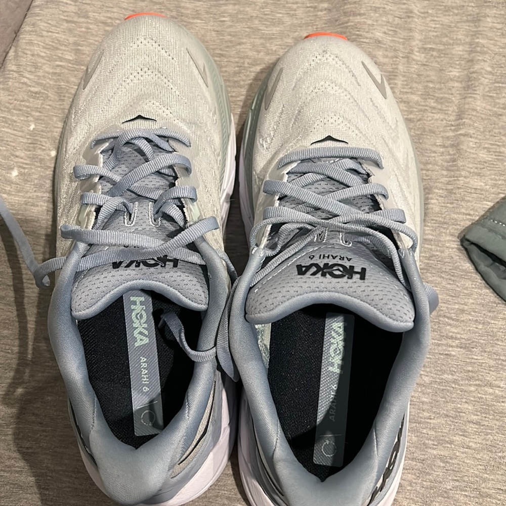 Hoka Arahi 6